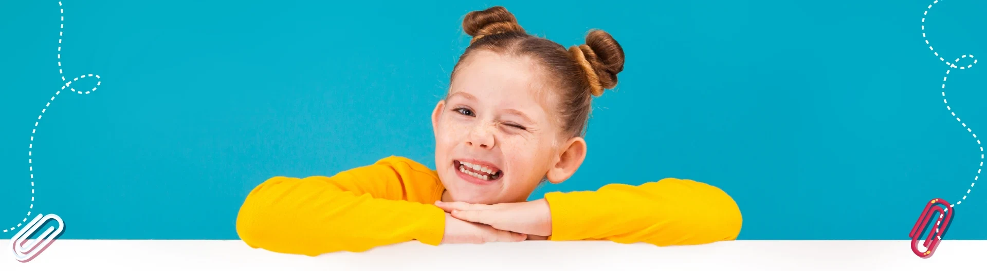 escolas padre anchieta criança sorrindo braço cruzado