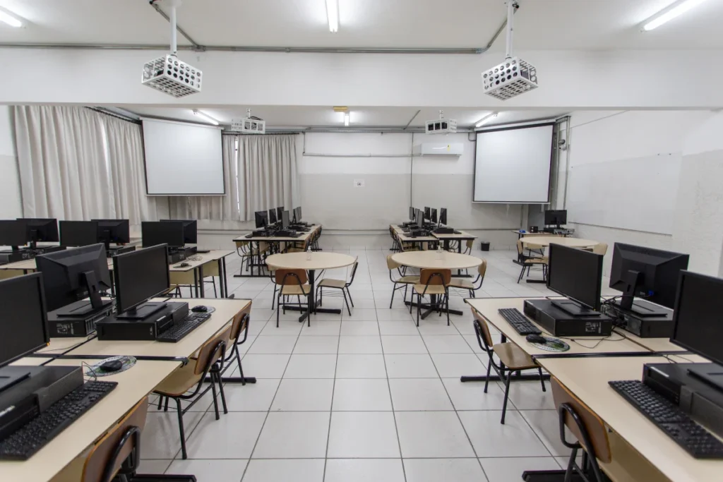 salas de aula modernas e acolhedoras nas escolas padre anchieta