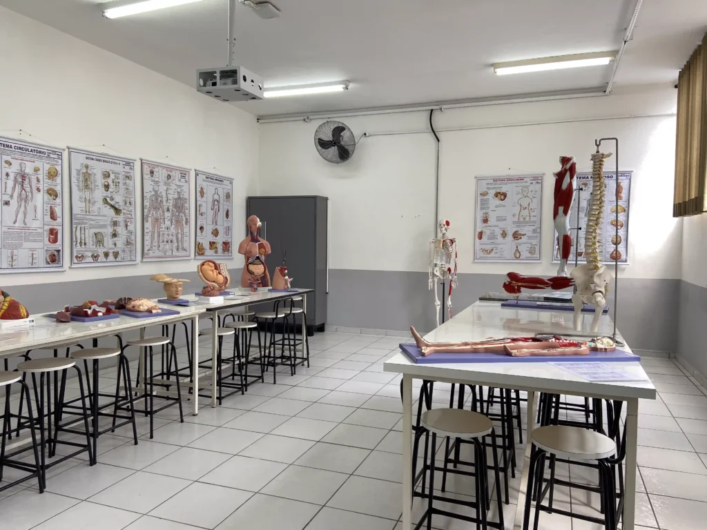 imagem sala de aula tecnico em enfermagem