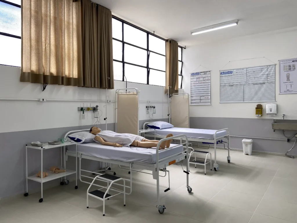 imagem sala de aula tecnico em enfermagem