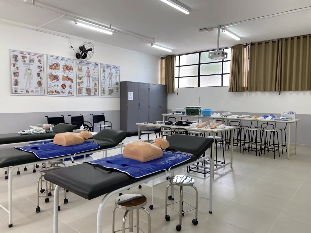 imagem sala de aula tecnico em enfermagem