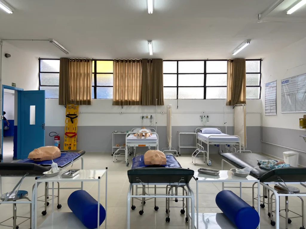 imagem sala de aula tecnico em enfermagem