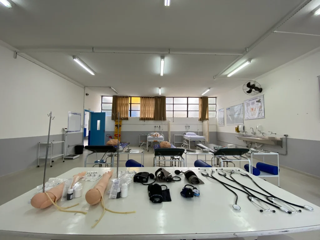 imagem sala de aula tecnico em enfermagem