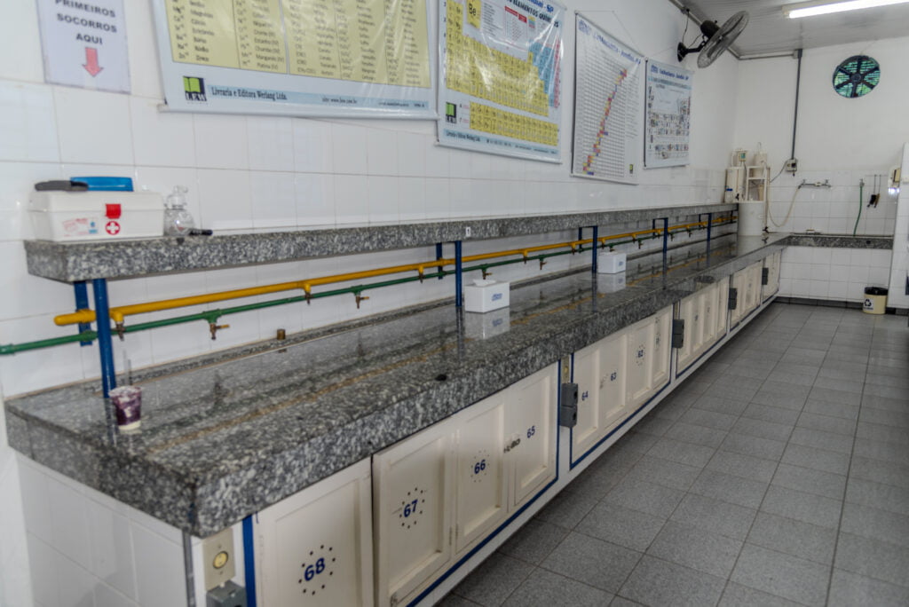 laboratorio de equipamentos para quimica e biologia