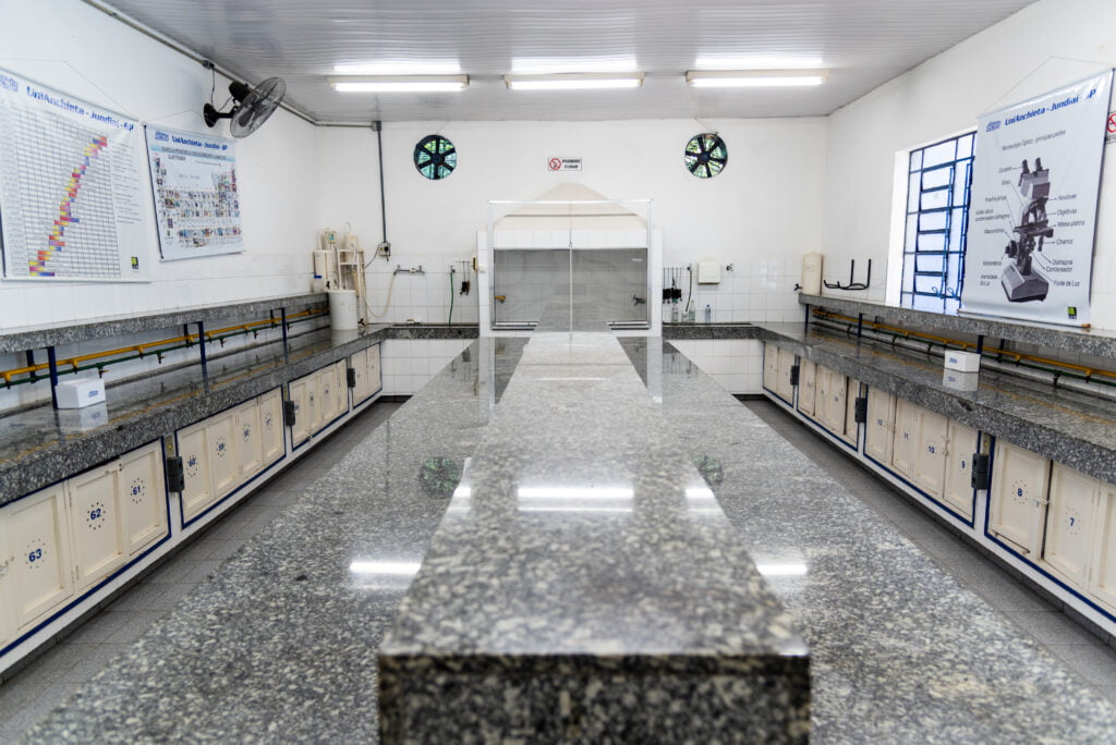 laboratorio de equipamentos para quimica e biologia