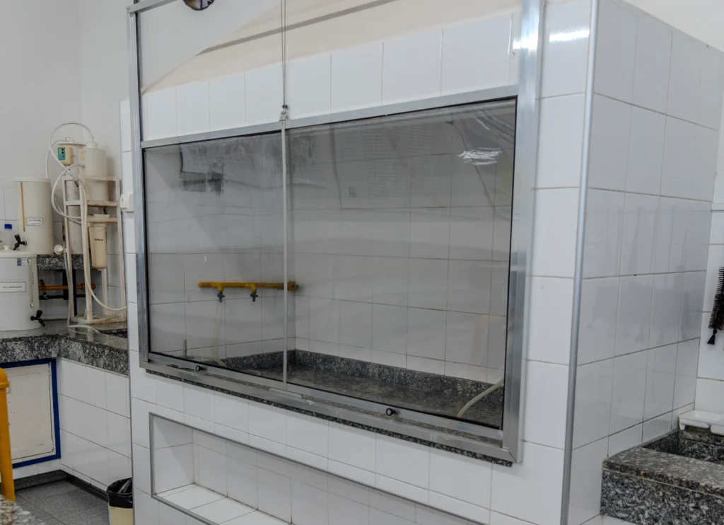 laboratorio de equipamentos para quimica e biologia