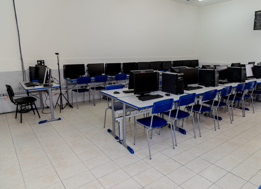 laboratorio de computadores - informatica administracao logistica