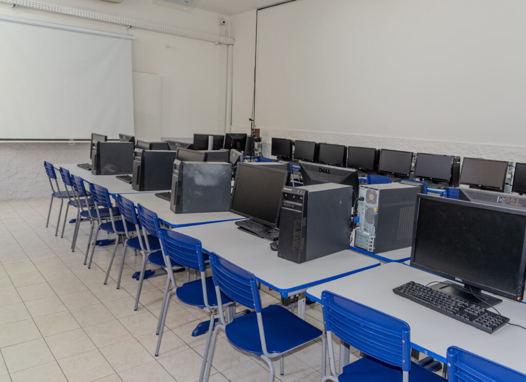 laboratorio de computadores - informatica administracao logistica